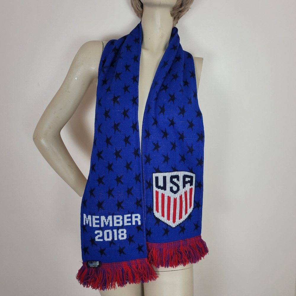 Team USA soccer ruffneck scarf. Member 2018. Red, white and blue